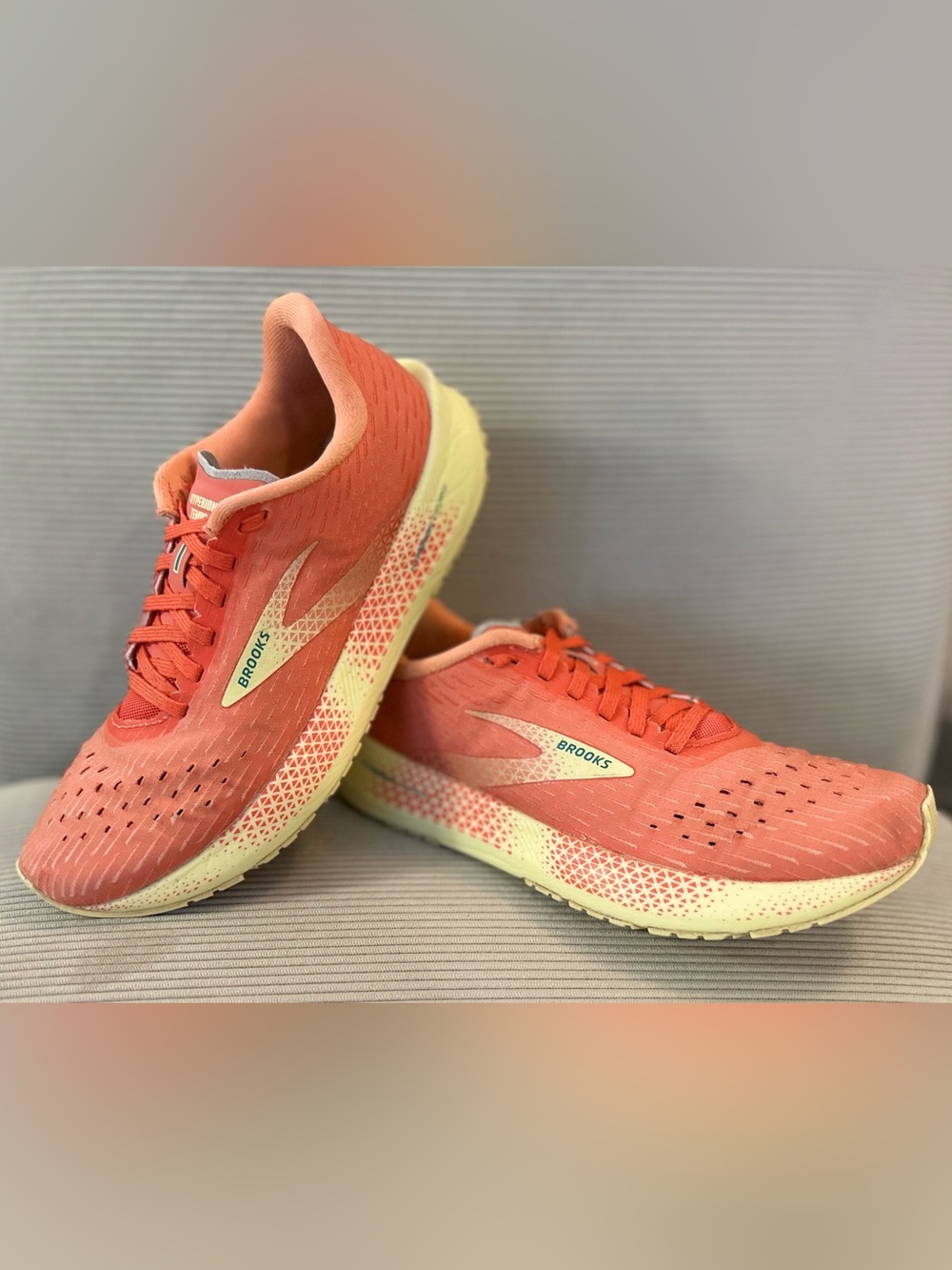Brooks Women’s Hyperion Tempo - road running - Hot Coral/Yellow - size 8